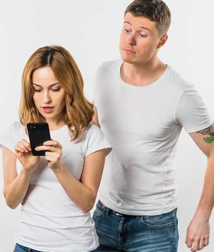 Cum să spioni pe cineva pe furiș